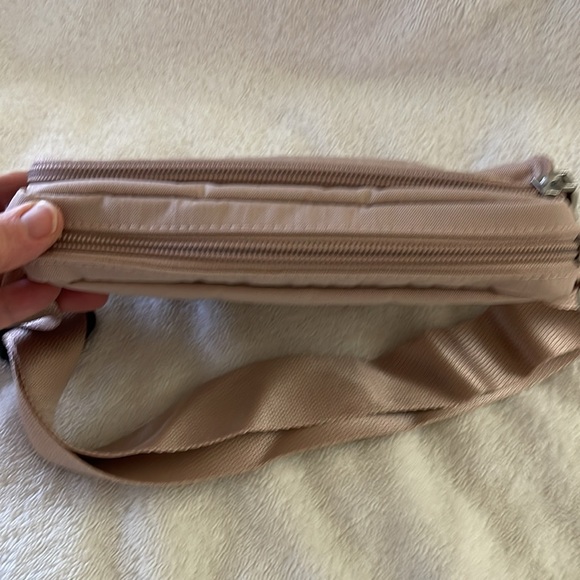 Baggallini Modern belt bag sling - Picture 3 of 6